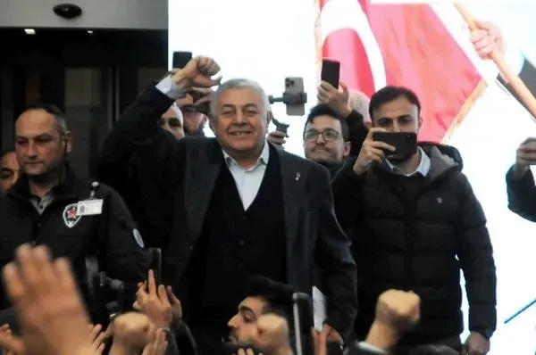 chpde-sariyer-krizi-sukru-genc-dahil-4-aday-adayi-bildiri-yayinladi-karari-gozden-gecirin-1708197146262.jpeg CHP'de Sarıyer krizi! Şükrü Genç dahil 4 aday adayı bildiri yayınladı: Kararı gözden geçirin