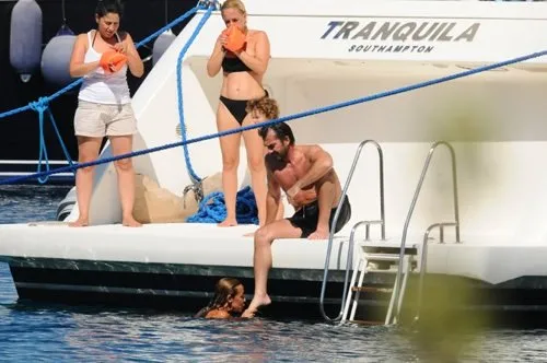 Zeynep Mutlu aşka geldi, ayak öptü