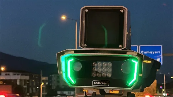 duzcede-yapay-zeka-destekli-trafidar-5-gunde-526-bin-lira-ceza-kesti-1749103028674.jpg