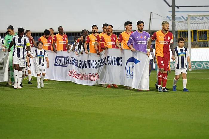 canli-kasimpasa-galatasaray-ilk-yari-oynaniyor-1779039392795.jpeg
