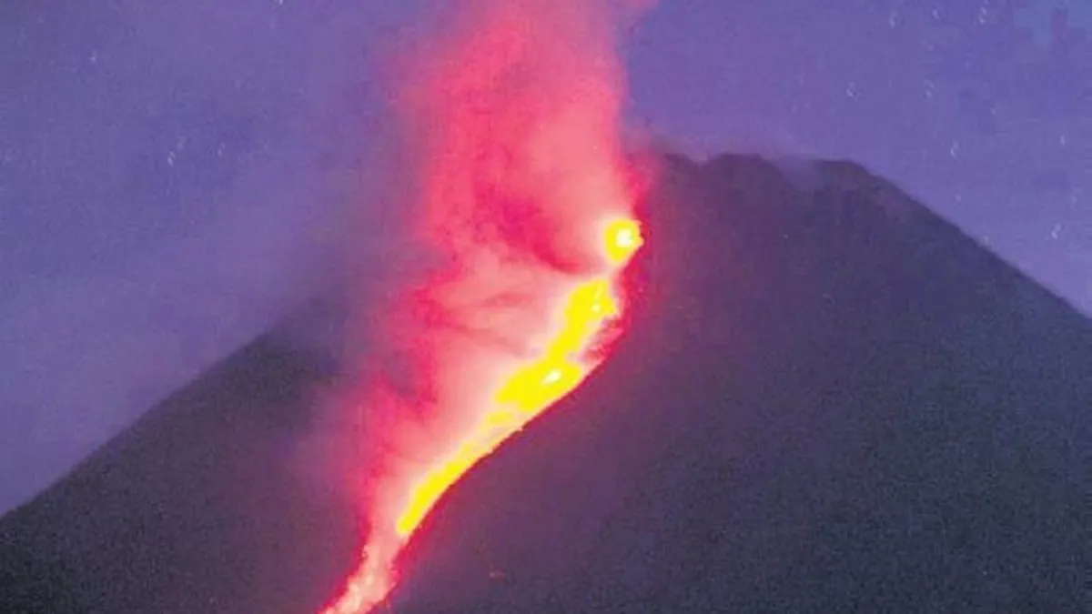 Fuego yanardağı patladı: 30 bin kişi risk altında Fuego yanardağı patladı: 30 bin kişi risk altında