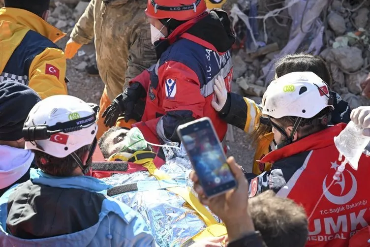 SON DAKİKA: Kahramanmaraş’ta 202. saatte mucize! Deprem enkazından 4 can çıkarıldı!