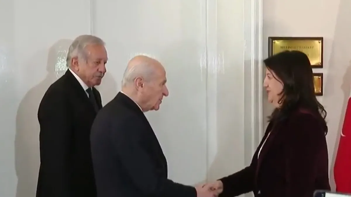 SON DAKİKA… DEM heyeti MHP lideri Devlet Bahçeli'yi ziyaret ediyor SON DAKİKA… DEM heyeti MHP lideri Devlet Bahçeli'yi ziyaret ediyor