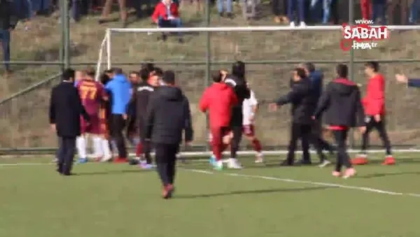 Elazığ'da futbolcular tekme tokat kavga edince hakem kırmızı kart yağdırdı!