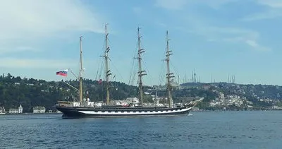 Tarihi Rus yelkenlisi İstanbul Boğazı’nı 1,5 saatte geçti