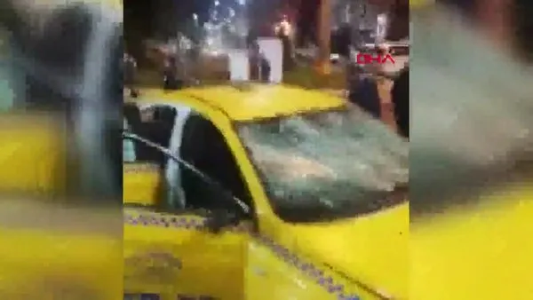 İstanbul Sultangazi'de taksiyi sopayla parçalayan şahıs kamerada
