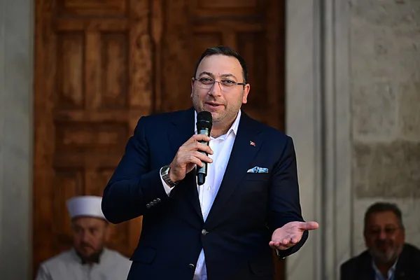 son-dakika-uskudar-belediye-baskan-vekili-dundar-ziya-gultekin-vefat-etti-ak-parti-duzce-il-baskani-acikladi-1792069437539.jpg Son Dakika | Üsküdar Belediye Başkanvekili Dündar Ziya Gültekin vefat etti: Düzce'deki zincirleme kazada ağır yaralanmıştı