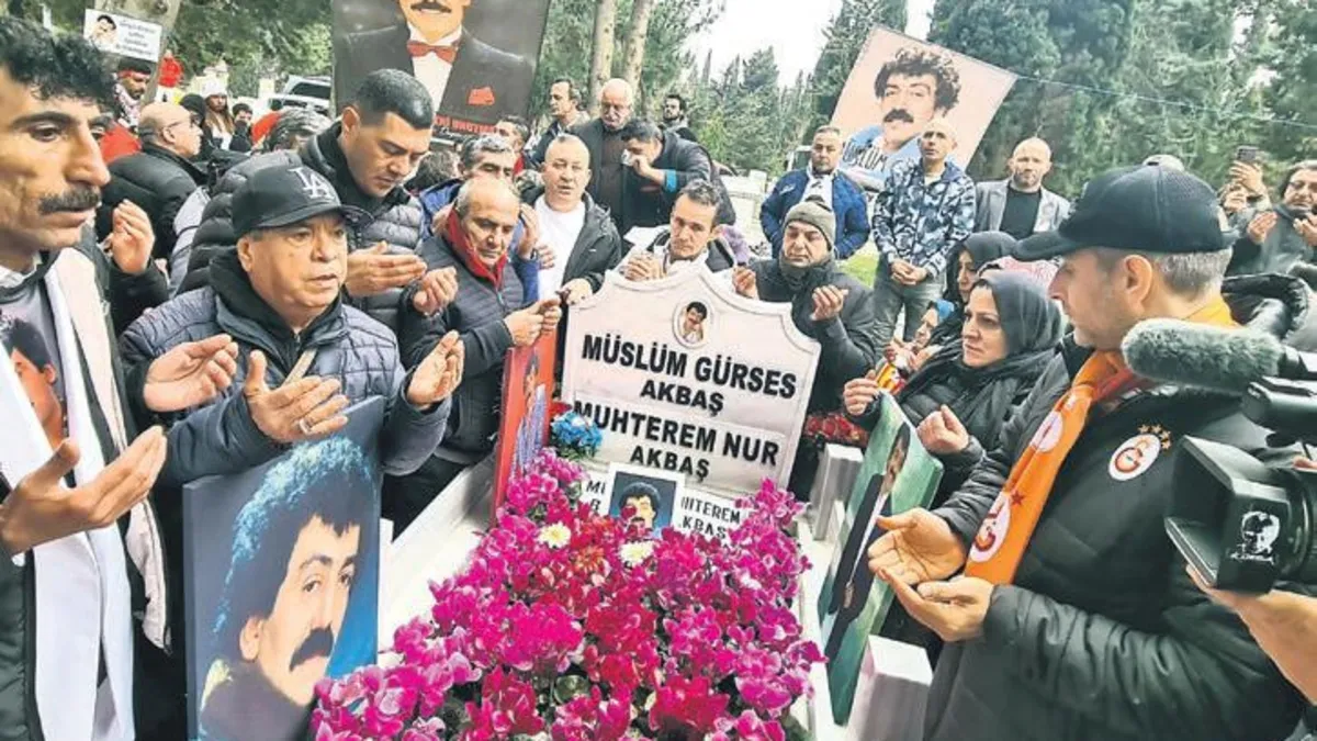 Mezarı başında anıldı