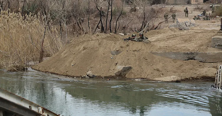 ABD askerleri Suriye’de görüntülendi: Köprü onarımı sırasında mevzilendiler