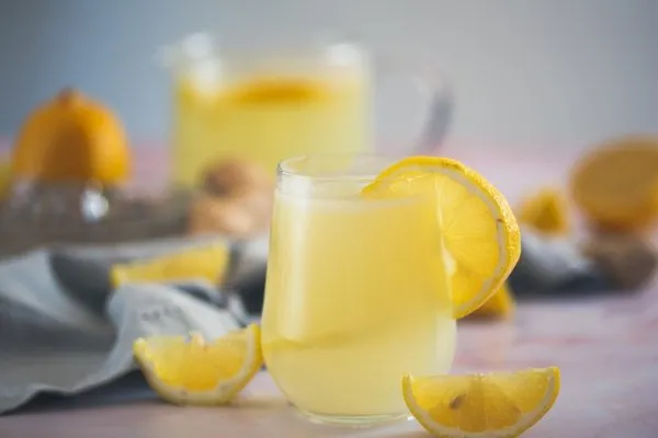 en-lezzetli-limonata-tarifi-bu-yontemle-aciliktan-eser-kalmiyor-1756022579202.jpg