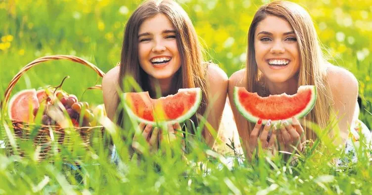 Yaz meyveleri yaşlanmayı önleyen antioksidan kapsülleri gibidir