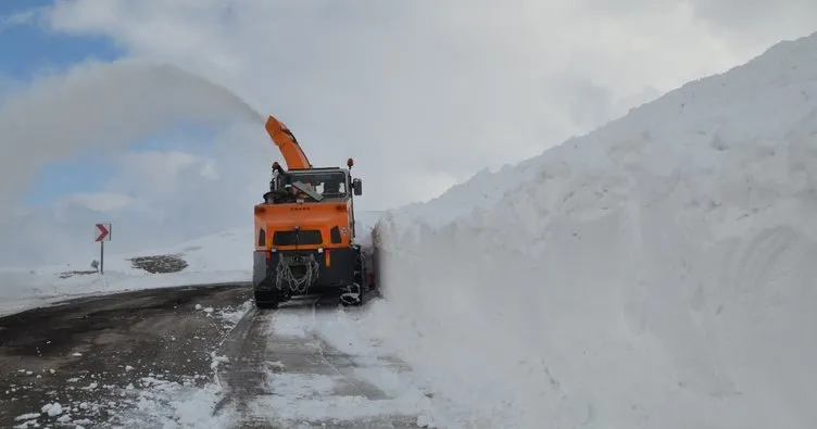 Muş’ta 5 metrelik karla mücadele çalışması