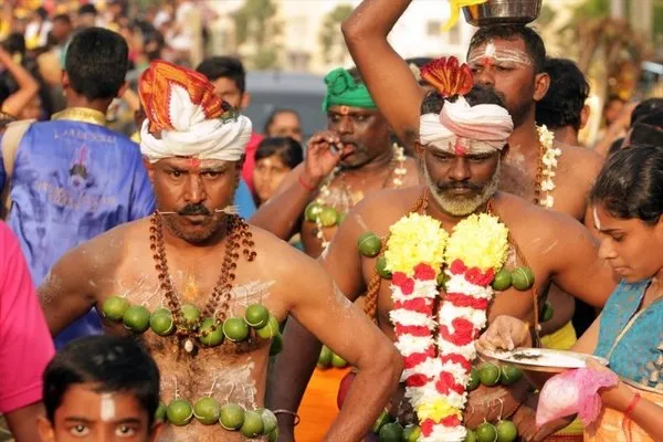 1,5 milyon Hindu Thaipusam için buluştu