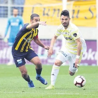 Ersun Yanal'dan Tolgay Arslan sürprizi