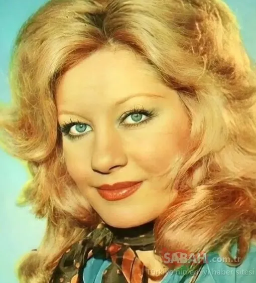 Kim der ki bu önlüklü minik kız ilerde Türkiye’nin en güzel kadını olacak! Bu ismi tanıyabildiniz mi?