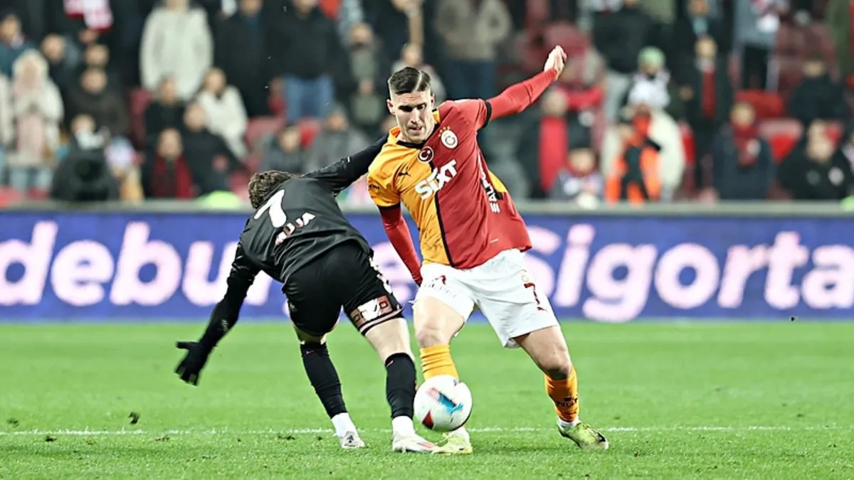 Galatasaray’da Roland Sallai cezalı duruma düştü! Galatasaray’da Roland Sallai cezalı duruma düştü!