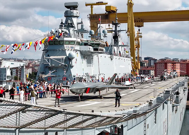 TEKNOFEST Mavi Vatan halkın ziyaretine açıldı: TCG Anadolu, TCG İstanbul, TCG Burgazada'ya büyük ilgi!
