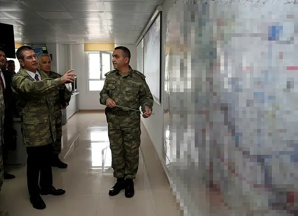 Milli Savunma Bakanı Nurettin Canikli sınır hattında