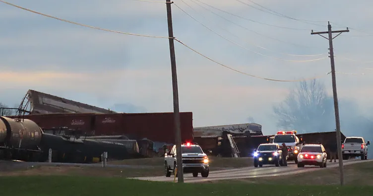 ABD’de zehirli gaz alarmı: Kükürt taşıyan tren devrildi