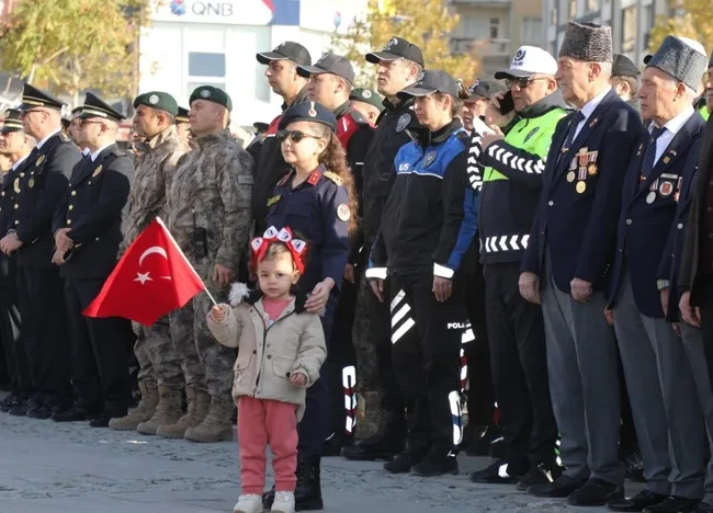 son-dakika-saat-0905te-hayat-durdu-iste-yurdun-dort-bir-yanindan-kareler-1762761546290.jpg (887×638)