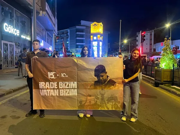 15-temmuz-ruhu-nevsehirde-yeniden-yasatildi-binler-milli-irade-icin-tek-yurek-oldu-1784148065016.jpg