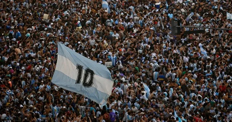 Arjantinli yolcular 30 bin fitte şampiyonluk coşkusu yaşadılar