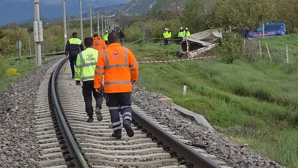 kutahyada-tren-kamyonet-carpismasi-1-olu-1778782032928.jpg