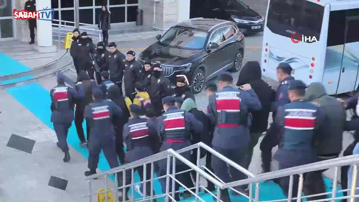 Muğla merkezli 4 ilde DEAŞ operasyonu: “18 şüpheli adliyeye sevk edildi” | Video videosunu izle Muğla merkezli 4 ilde DEAŞ operasyonu: “18 şüpheli adliyeye sevk edildi” | Video videosunu izle