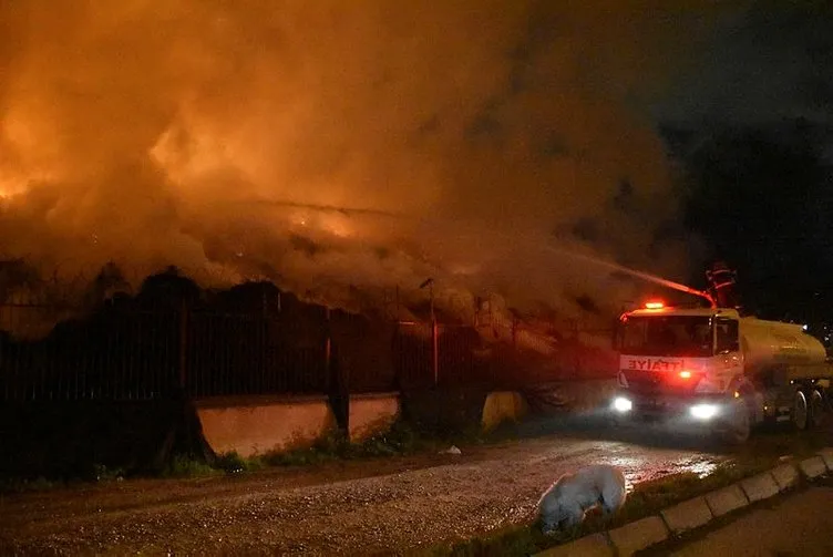 SON DAKİKA! Adana Yüreğir’deki yangın 2 gündür söndürülemiyor! Yüzlerce ton pamuk yandı!