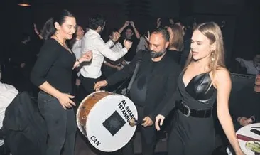 Oyunculardan davul şov