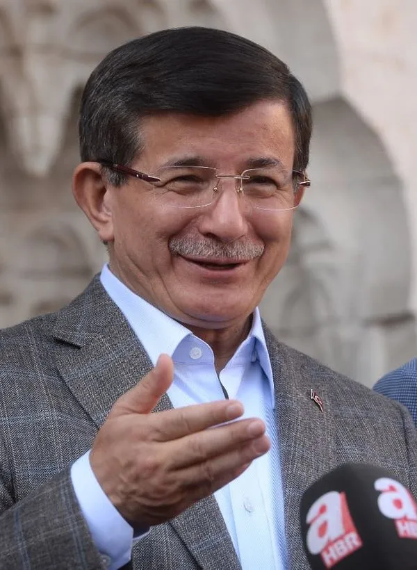 Davutoğlu bayram namazını Diyarbakır'da kıldı