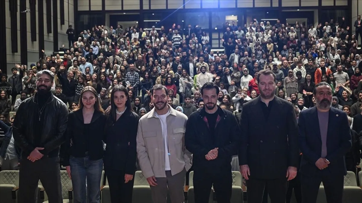 'Kuruluş Orhan' oyuncuları Külliye'de sevenleriyle buluştu 'Kuruluş Orhan' oyuncuları Külliye'de sevenleriyle buluştu