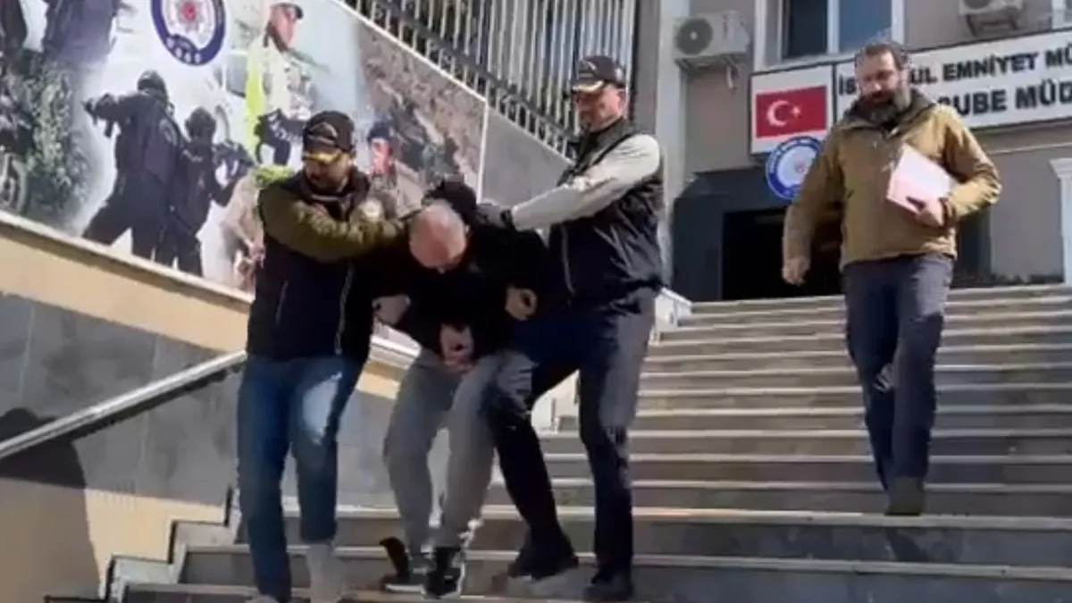 FETÖ’nün kumpası ‘Selam Tevhid’ davasından 24 yıl kesinleşmiş hapis cezası olan FETÖ’cü yakalandı FETÖ’nün kumpası ‘Selam Tevhid’ davasından 24 yıl kesinleşmiş hapis cezası olan FETÖ’cü yakalandı