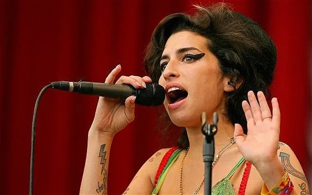 Amy Winehouse göz göre göre ölmüş!