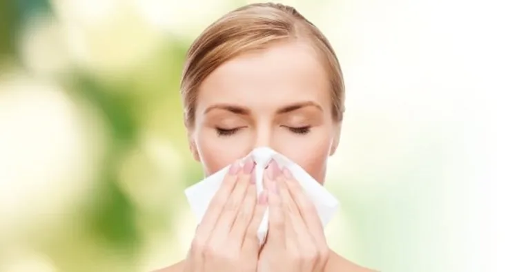 Burun akıntısına ne iyi gelir, nasıl geçer? Burun akıntısına iyi gelen şeyler nelerdir? Evde doğal ve bitkisel yöntemlerle nasıl durdurulur?
