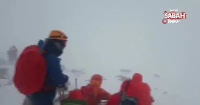 Tipiye yakalanan dağcıların zor anları kamerada | Video