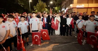 Siirt'te 15 Temmuz'un 10. Yılında binlerce vatandaş demokrasi için yürüdü #siirt