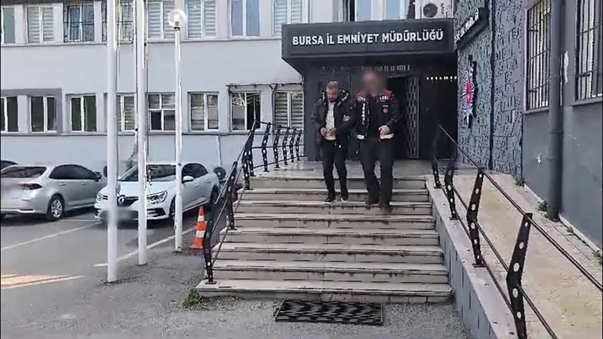 Yardım paralarını kendisi alıyormuş: Kurgucu fenomen tutuklandı! Yardım paralarını kendisi alıyormuş: Kurgucu fenomen tutuklandı!