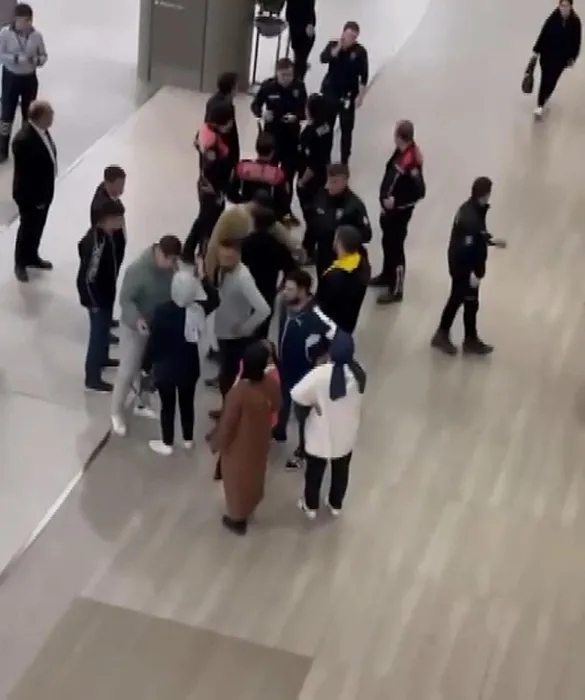 Hastanede küfür eden şahsı uyarınca olanlar oldu: 8 kişi gözaltına alındı!