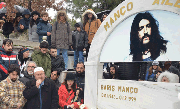 Barış Manço kabri başında anıldı
