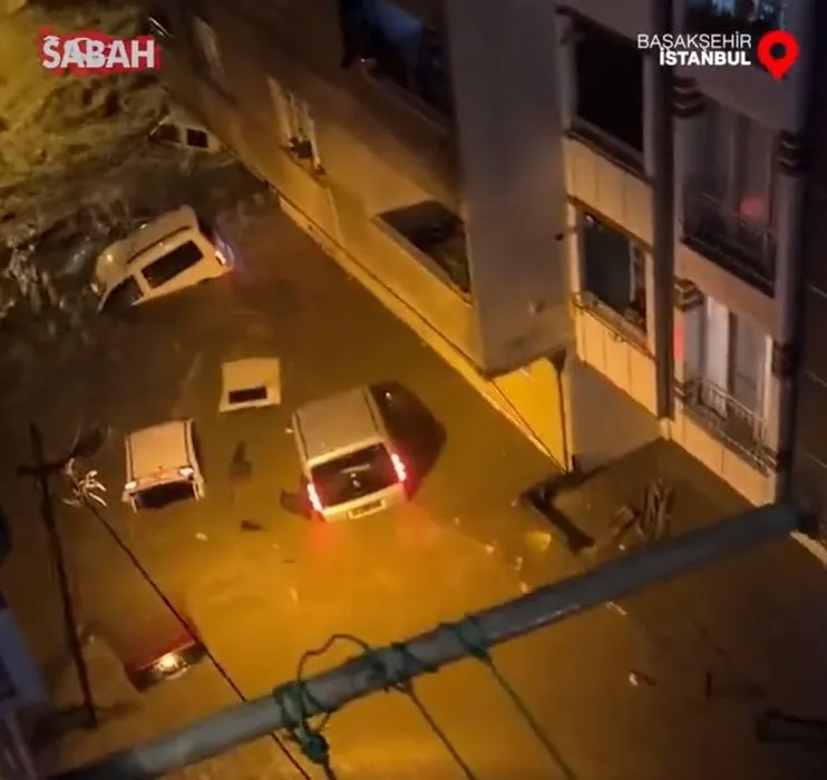 SON DAKİKA! İstanbul’da sağanak yağış sonrası korkutan görüntüler: Araçlar suya gömüldü