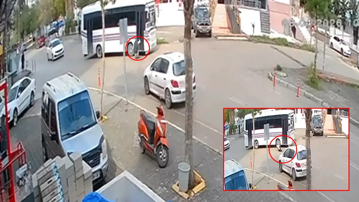 Adana’da korku dolu anlar! Toplu taşımanın açık kapısından savruldu: Yaşlı adam ağır yaralandı! Adana’da korku dolu anlar! Toplu taşımanın açık kapısından savruldu: Yaşlı adam ağır yaralandı!