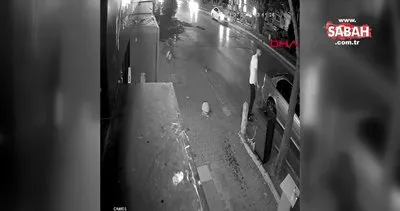 Bağdat Caddesi’nde otomobilin büfeye çarptığı anlar kamerada | Video