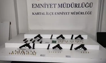 Çetelere satacaklardı! Silahlarla yakalandılar... #istanbul