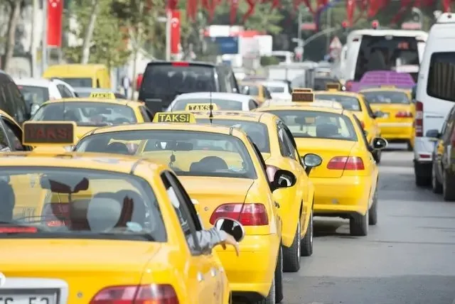 Son Dakika Taksi indi bindi ücreti ne kadar oldu? İstanbul’da 2023 taksi açılış ücreti ve indi bindi ücreti kaç TL zam geldi?