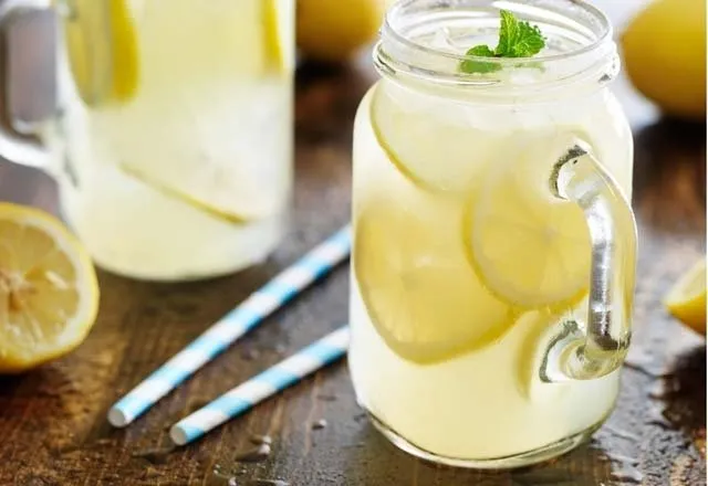 Limonlu su içmenin 12 faydası