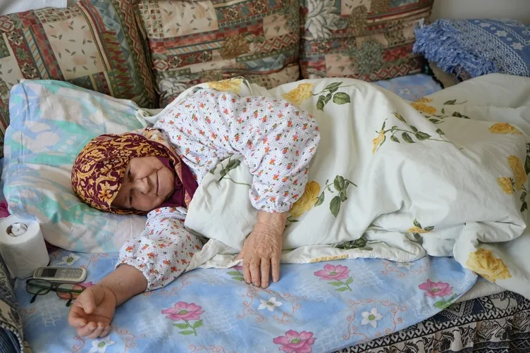 Otobüse binen kadının başına öyle bir şey geldi ki: Artık yalnızca pipetle besleniyor!