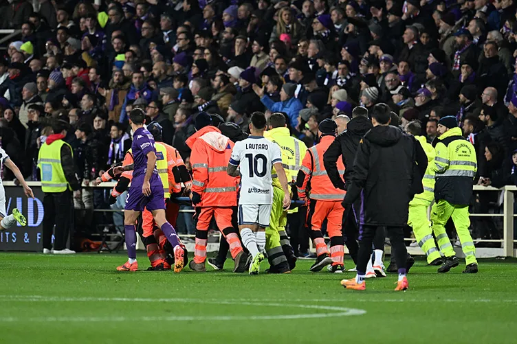 Fiorentina - Inter maçını yarıda bırakan olay! Edoardo Bove bir anda yere yığıldı! Son durumu açıklandı...