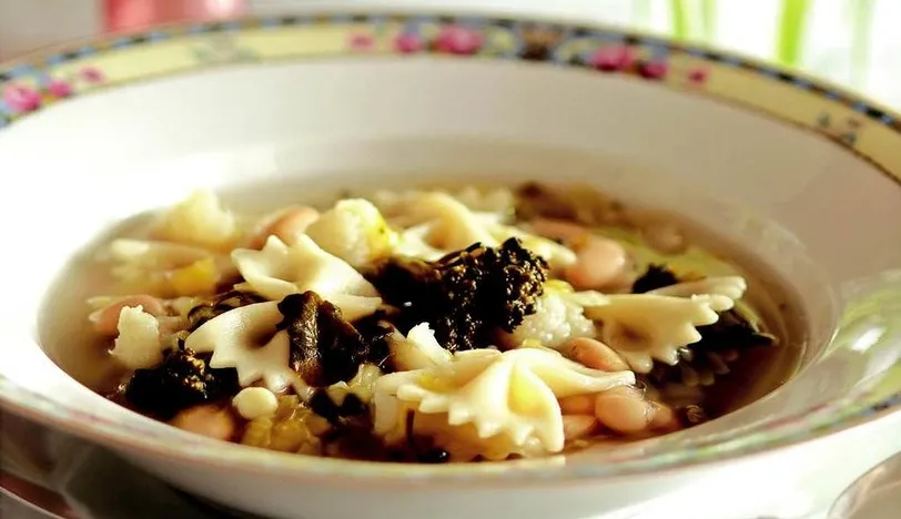 İtalyan Usulü Sebze Çorbası (Minestrone) Tarifi