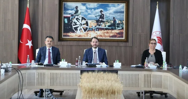 Hazine ve Maliye Bakanı Albayrak, Ticaret Bakanı Pekcan ve Orman Bakanı Pakdemirli ile birlikte  Gıda İzleme Komitesi toplantısını gerçekleştirdi